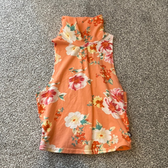 Kendall & Kylie Tops - Kendall & Kylie Flora crop top